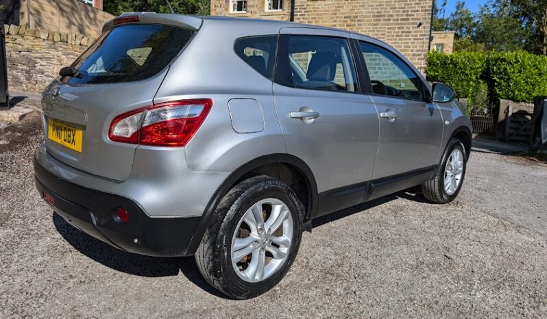 
								Used 2011 Nissan Versa full									