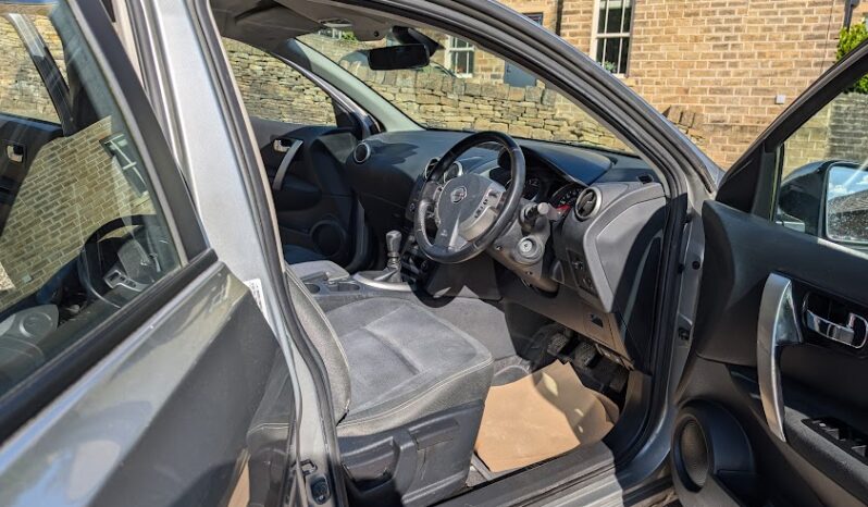 
								Used 2011 Nissan Versa full									